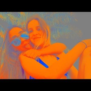 Meet your Posher, Adriana